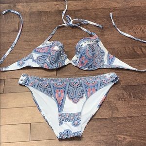 34 B hm baiting suit top with size 6 bottoms